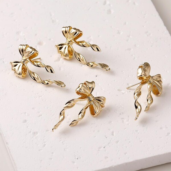 Christmas Bows Large Studs - Gold